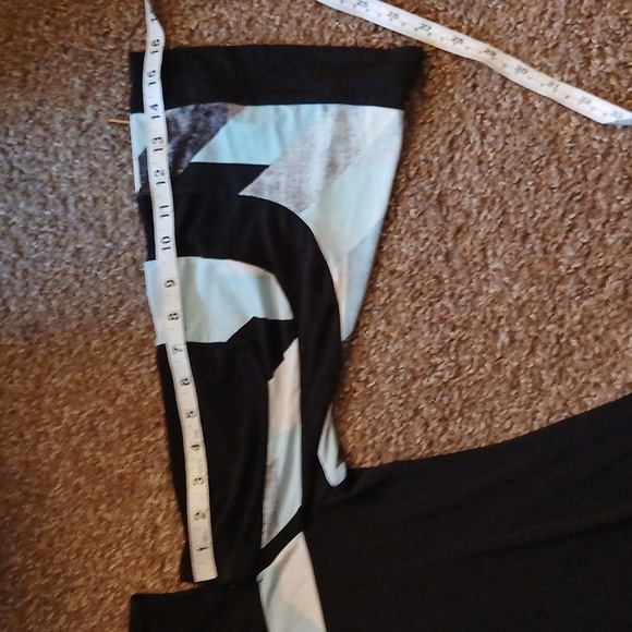 Alfani black abstract cold shoulder tunic top size small - Picture 12 of 12